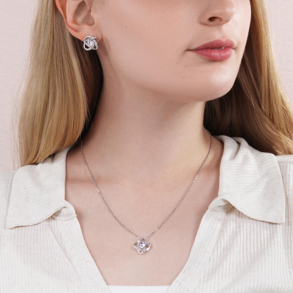 Ensemble collier et boucles d'oreilles Nœud d'amour